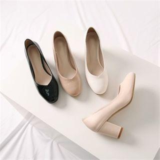 Oval-toe Chunky-heel Pumps