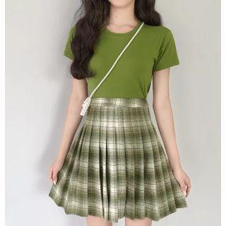 Set: Plain Short-sleeve T-shirt + Plaid Pleated Skirt
