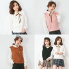 Set: Blouse + Sleeveless Lace-up Knit Top