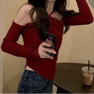 Cold-shoulder T-shirt Cherry Red - One Size