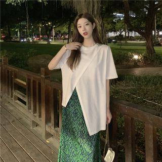 Elbow-sleeve Asymmetrical T-shirt / Print Midi A-line Skirt