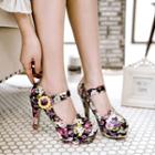 Floral Print Buckled Pumps