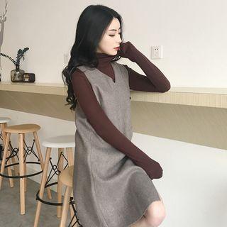 Long-sleeve Turtleneck T-shirt / Sleeveless V-neck Dress