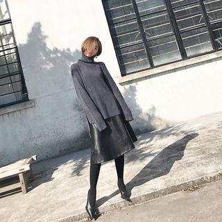 Turtleneck Dip-back Long Sweater