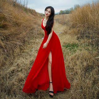 Deep V Neck Slit-side Maxi Dress