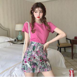 Plain Short-sleeve Slim-fit T-shirt / Floral Print Skirt