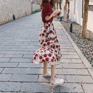 Set: Short-sleeve Lettering T-shirt + Floral Print Skirt