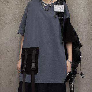 Short-sleeve Paneled Buckled T-shirt