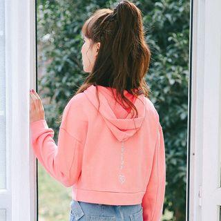 Lettering Cropped Hoodie / Straight Cut Jeans