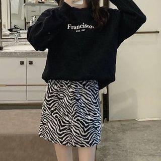 Lettering Pullover / Zebra A-line Skirt