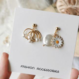 Non-matching Glaze Flower Faux Pearl Dangle Earring