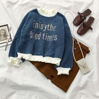 Lettering Fleece Sweatshirt / Mini A-line Skirt