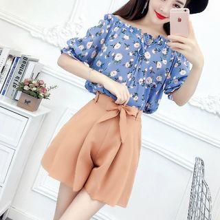 Set: Off-shoulder Short-sleeve Top + Shorts