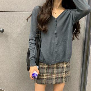 V-neck Half Buttoned Knit Top