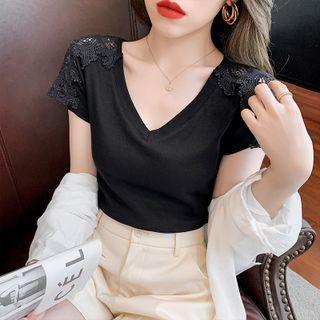 Short-sleeve V-neck Lace Panel T-shirt
