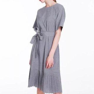 Short-sleeve Tie-waist Pleated Dress