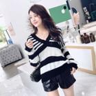 V-neck Stripe Sweater Stripe - Black & White - One Size