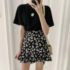 Short-sleeve Daisy Embroidered T-shirt / Daisy Printed A-line Mini Skirt