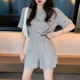 Plain T-shirt / High-waist Zip Short
