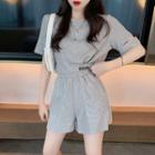 Plain T-shirt / High-waist Zip Short
