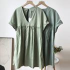 Short-sleeve V-neck Open-back A-line Dress