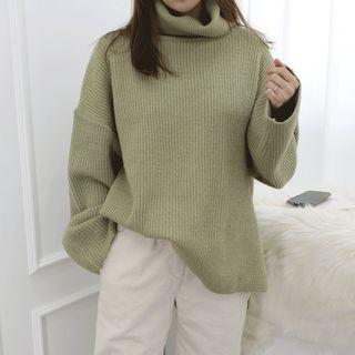 Turtle-neck Dip-back Boxy Sweater