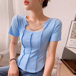 Short-sleeve Chained Scoop Hem Top