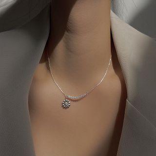 Flower Pendant Rhinestone Alloy Necklace 1 Pc - Silver - One Size