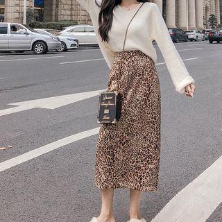 Set: Plain Knit Pullover + Leopard Print Midi H-line Skirt