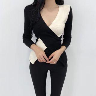 V-neck Crisscross Two-tone Knit Top