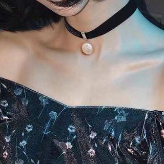 Faux Pearl Choker Black - One Size
