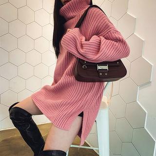 Turtle-neck Dip-back Ribbed Knit Top