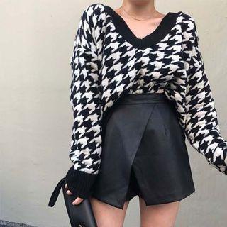 Houndstooth V-neck Sweater