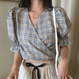 Plaid Short-sleeve Tie-hem Cropped Blouse