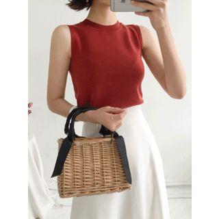 Sleeveless Crew-neck Knit Top