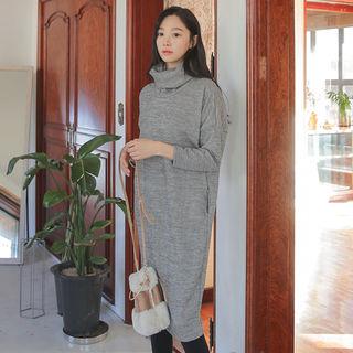 Turtle-neck Tapered Knit Dress