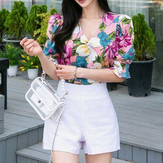 Set: Flower Print Puff-sleeve V-neck Blouse + Plain Shorts