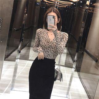 Long-sleeve Leopard Print Top / Ruffle Hem Pencil Skirt