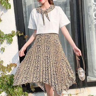Set: Short-sleeve T-shirt + Leopard Print Pleated Midi Skirt