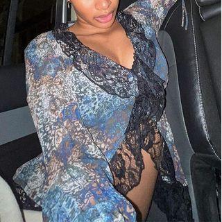 Bell-sleeve V-neck Lace-trim Crop Top