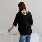 Scoop-neck Cross-back T-shirt