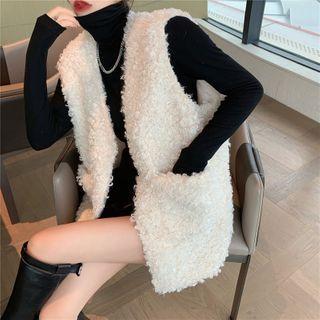 Faux Shearling Sleeveless Vest / Turtle-neck T-shirt