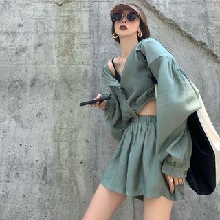 Loose-fit Hooded Light Top / Wide-leg Shorts