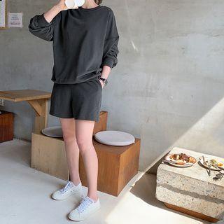 Pigment Sweatshirt & Sweatshorts Set