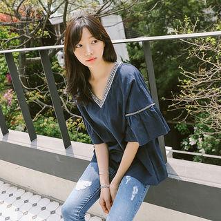 V-nek Bell-sleeve Contrast-trim Top