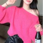 One-shoulder Sweater / Faux Leather Shorts