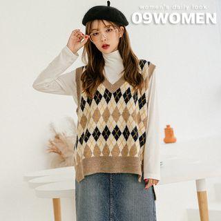 V-neck Slit-side Argyle Knit Vest