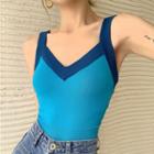 V-neck Two-tone Knitted Crop Top