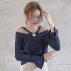 Cut Out Shoulder Long-sleeve T-shirt