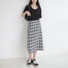 U-neck Plain Top / High-waist Plaid A-line Skirt